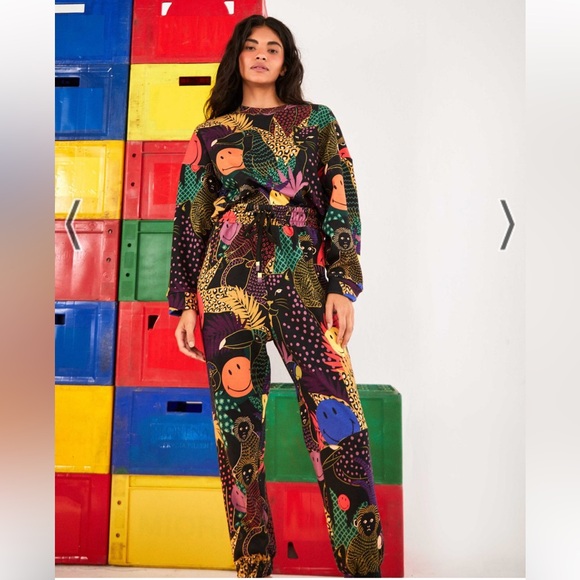 Farm Rio X Smiley Pop Jungle Smiley® Sweatpants - Picture 4 of 15